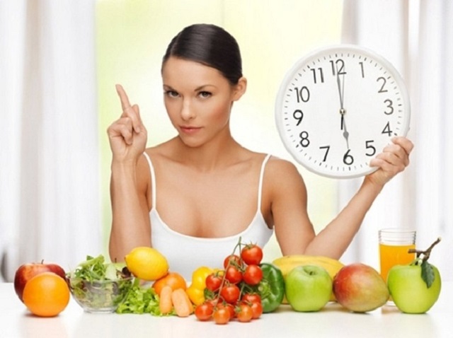 Ăn đầy đủ các bữa và cân đối chất dinh dưỡng hằng ngày