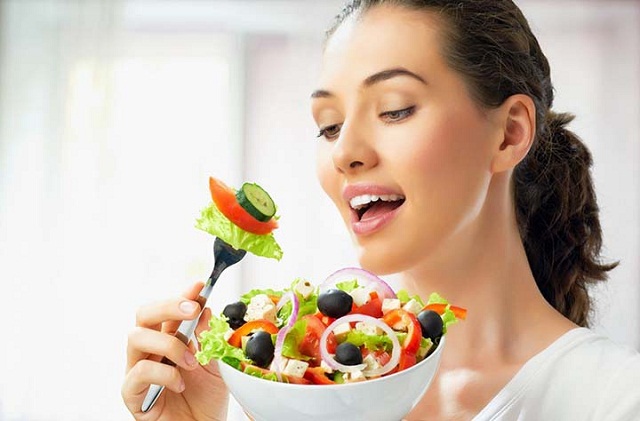 Ăn nhiều rau trong các bữa ăn