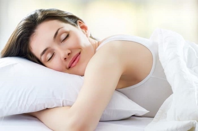 Một trong những tư thế giúp các bạn giảm cân rất hiệu quả khi ngủ