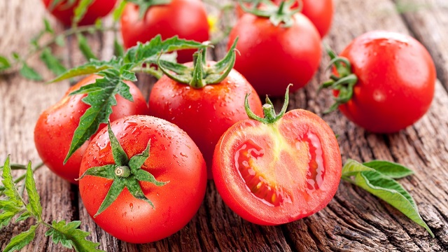 Cà chua tươi sạch chứa nhiều vitamin giúp giảm cân hiệu quả