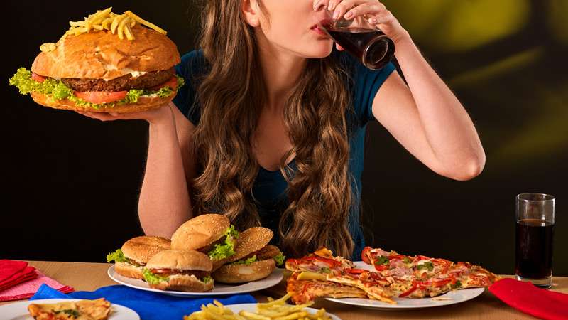Chế độ ăn uống thiếu hợp lý là nguyên nhân khó giảm mỡ bụng