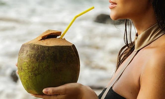 Uống nước dừa có bị tăng cân không