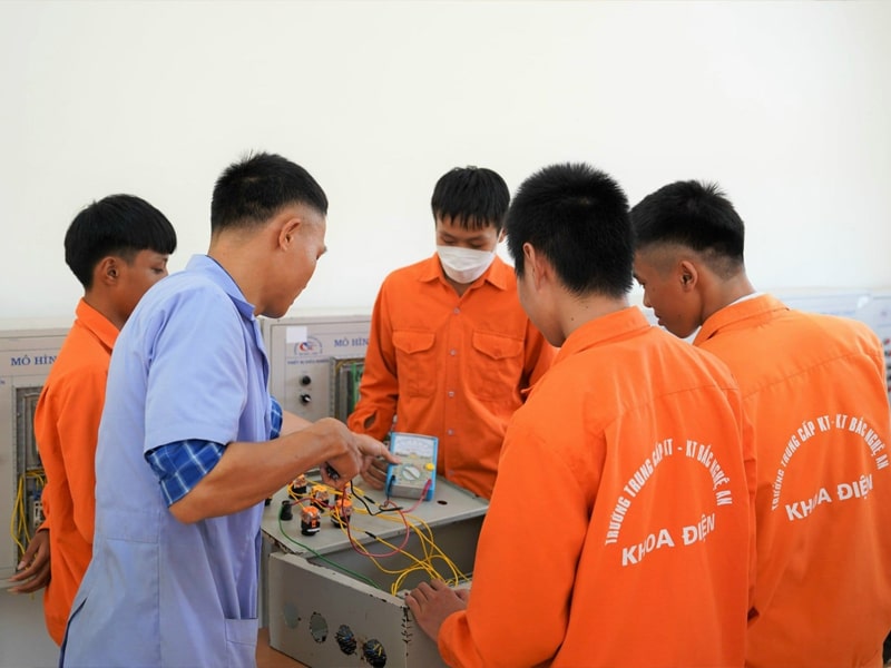 Top 8 Trường Dạy Nghề Điện Công Nghiệp Ở Nghệ An Uy Tín 13