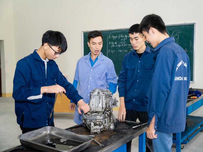 Học Công Nghệ Ô Tô Ở Nghệ An: Lựa Chọn Nào Hàng Đầu? 9 Học Công Nghệ Ô Tô Ở Nghệ An: Lựa Chọn Nào Hàng Đầu? 7